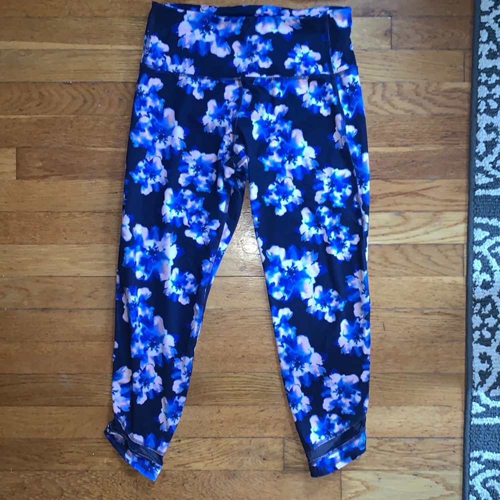 Old Navy matching workout leggings and sports bra. Size L